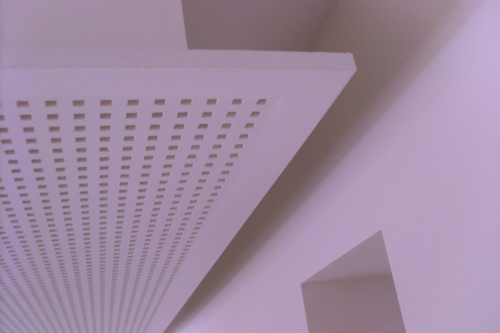 Deckendetail mit Lochfries