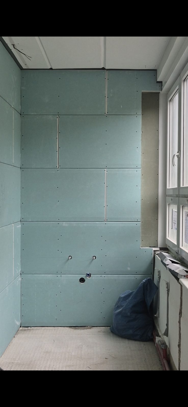 Trockenbauwände und Vorwandinstallation im Sanitärbereich der Schule Mulda