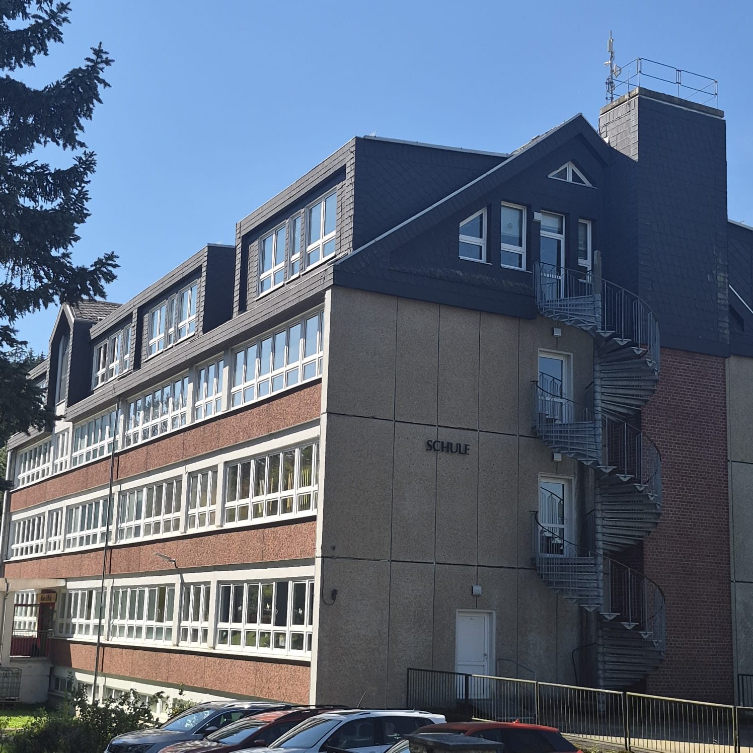 Schulgebäude der Grundschule Mulda